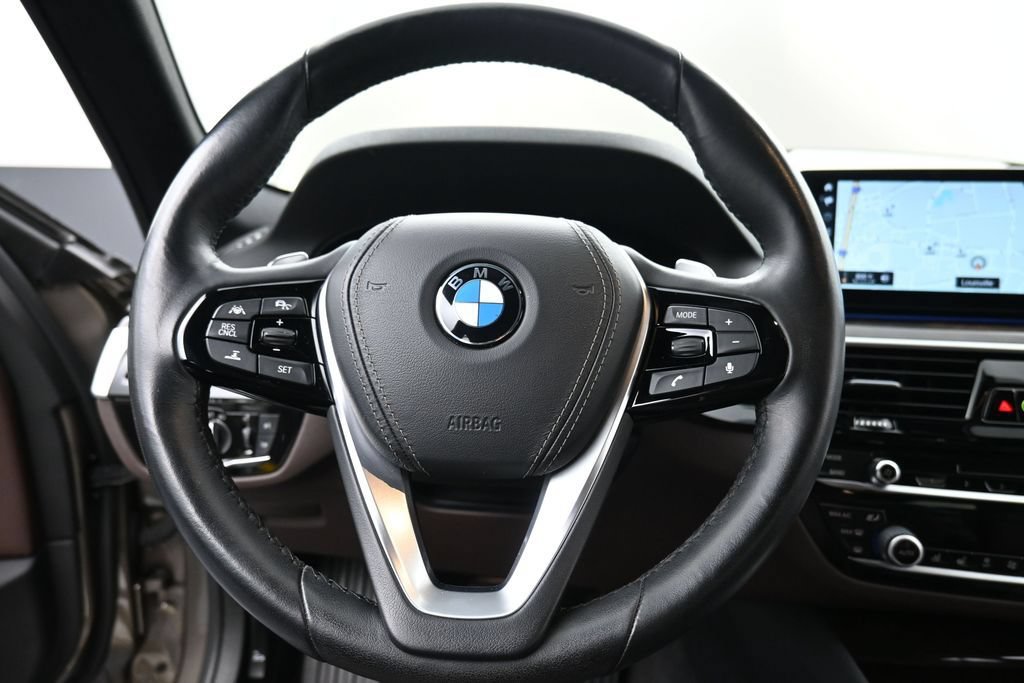 Used 2018 BMW 530e xDrive AWD/4WD image 12