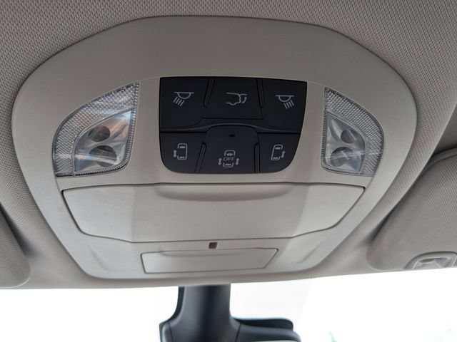 Used 2023 Chrysler Pacifica Touring-L FWD image 15