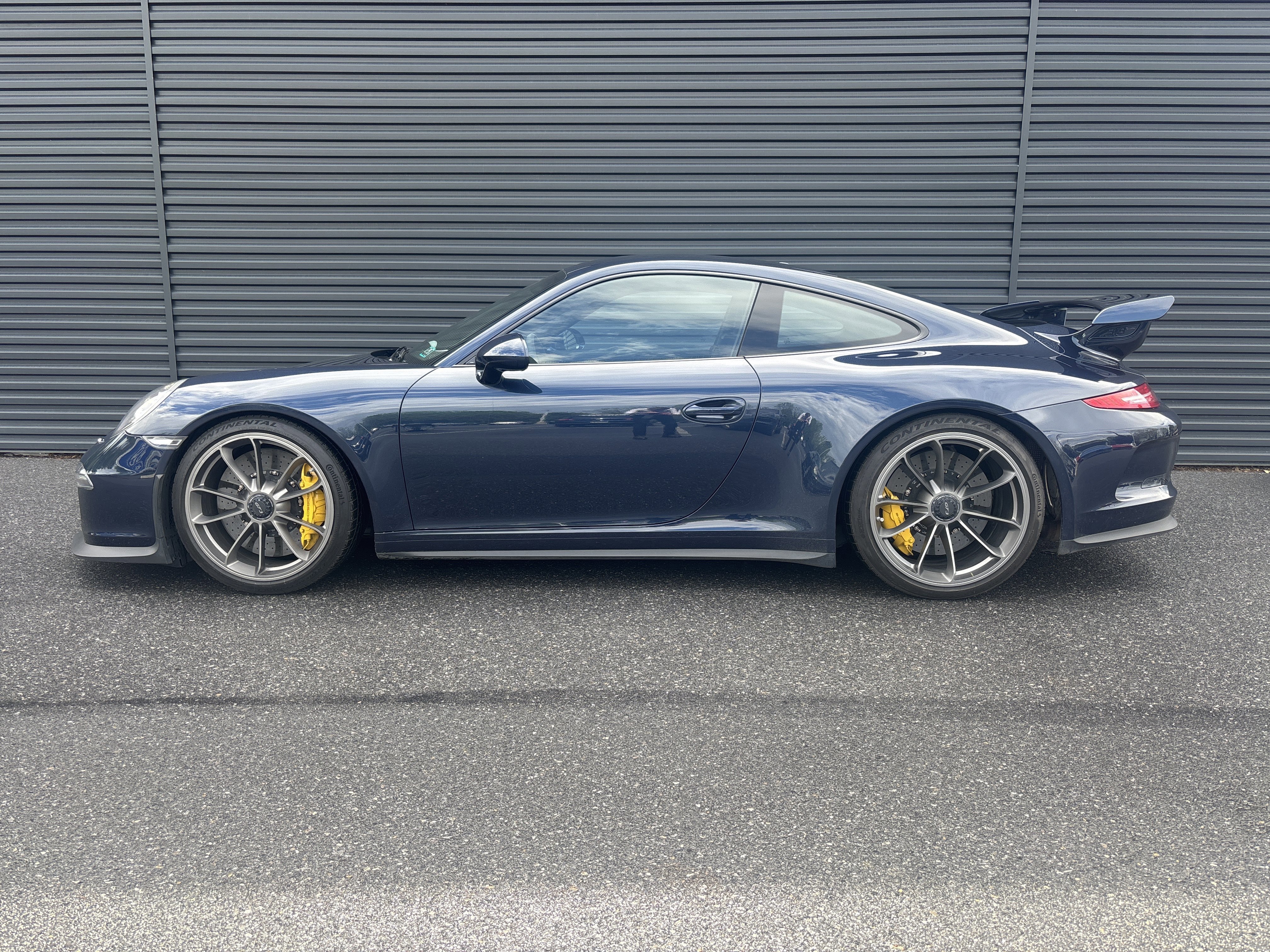 Used 2015 Porsche 911 GT3 RWD image 2