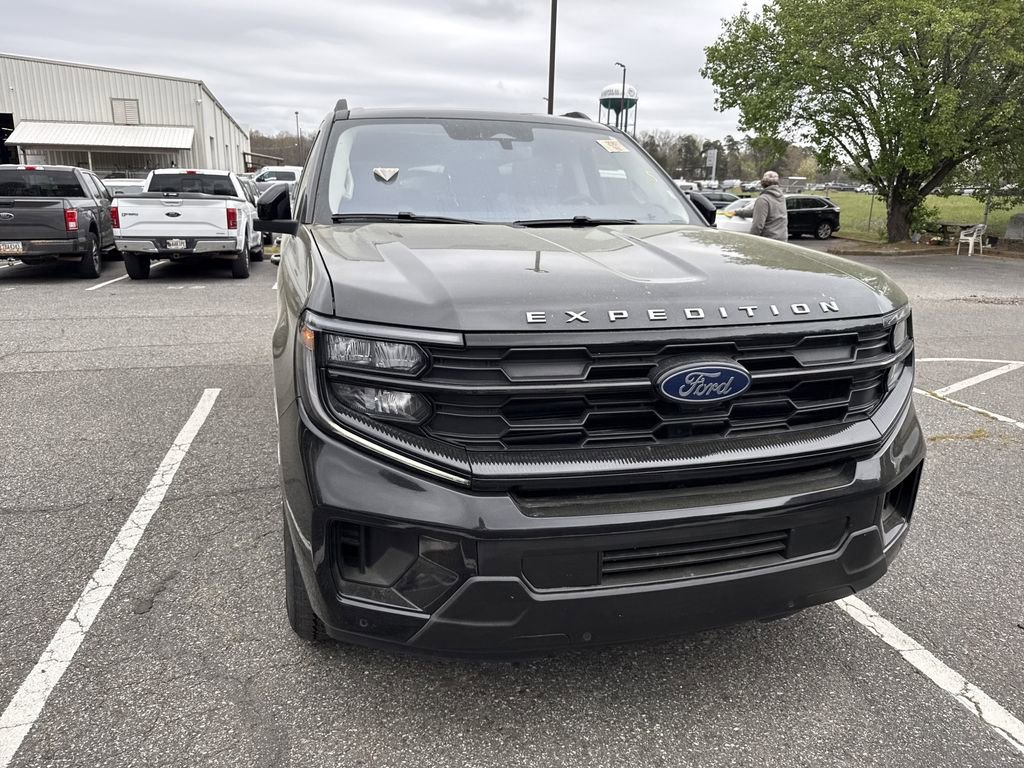 Used 2025 Ford Expedition Active AWD/4WD image 4