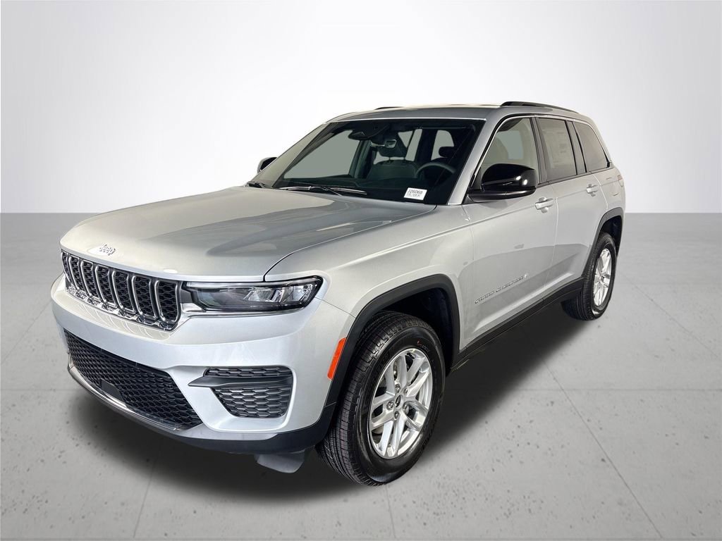 New 2026 Jeep Grand Cherokee Laredo w/ Trailer Tow Package AWD/4WD image 2