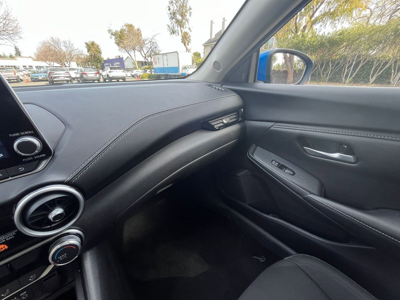 Used 2025 Nissan Sentra SV FWD image 33