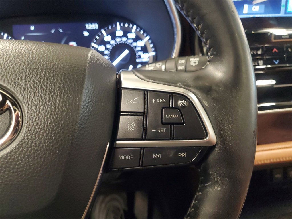 Certified 2021 Toyota Highlander Platinum image 23