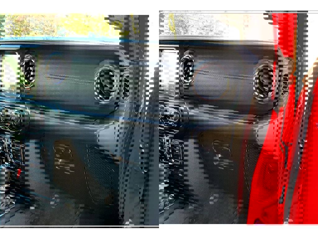 Used 2019 Jeep Wrangler Unlimited Sahara image 17