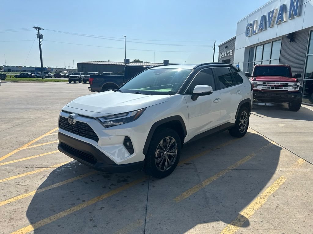 Used 2022 Toyota RAV4 XLE Premium AWD/4WD image 3