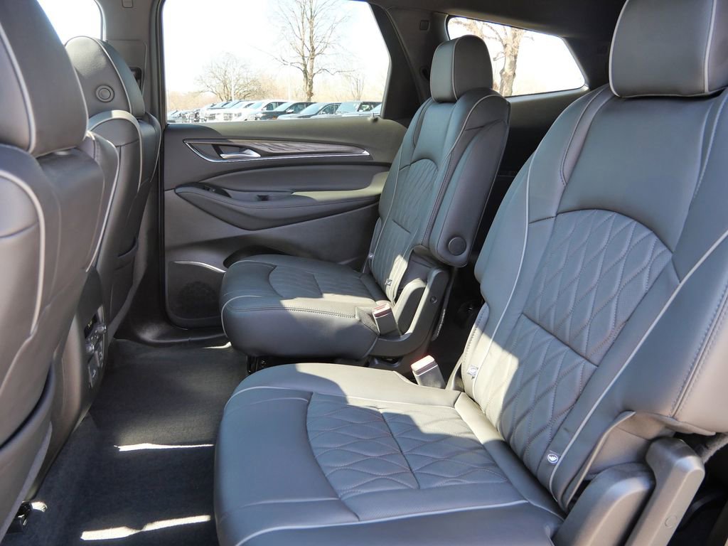 Used 2024 Buick Enclave Avenir w/ Avenir Technology Package AWD/4WD image 31