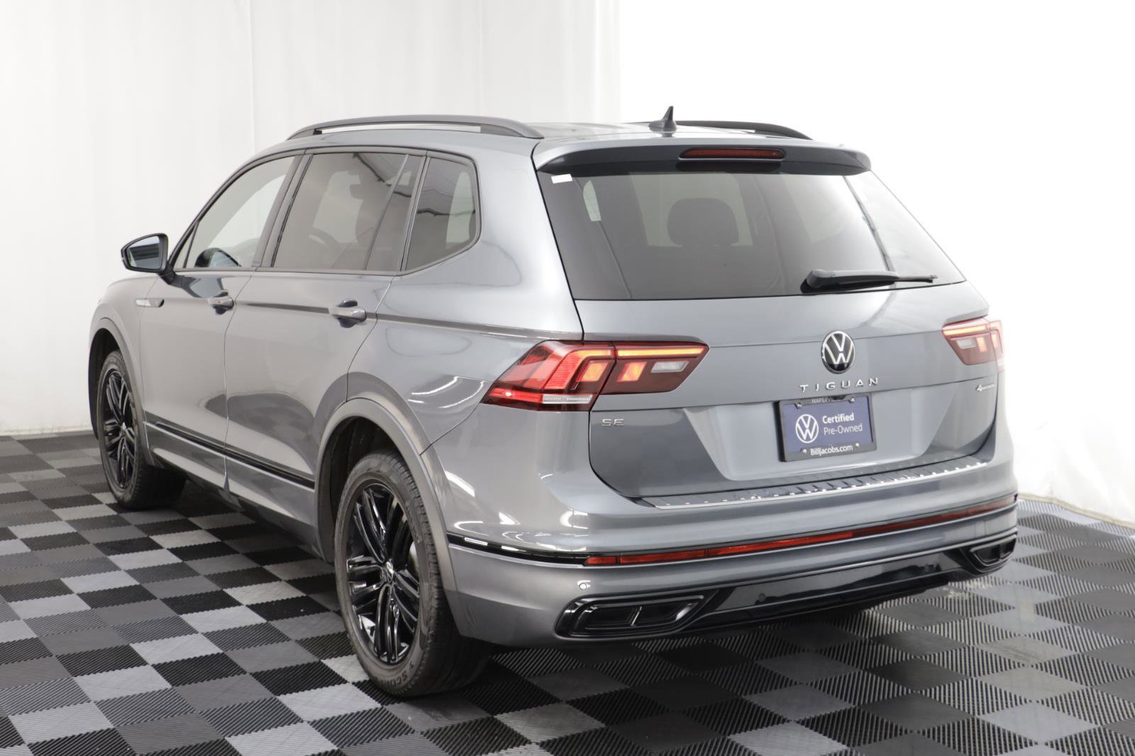 Used 2022 Volkswagen Tiguan SE R-Line image 15