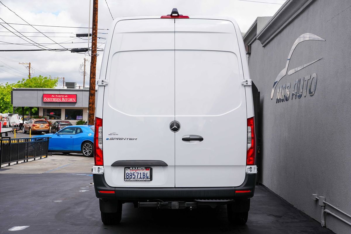 Used 2024 Mercedes-Benz eSprinter 170 Cargo image 3
