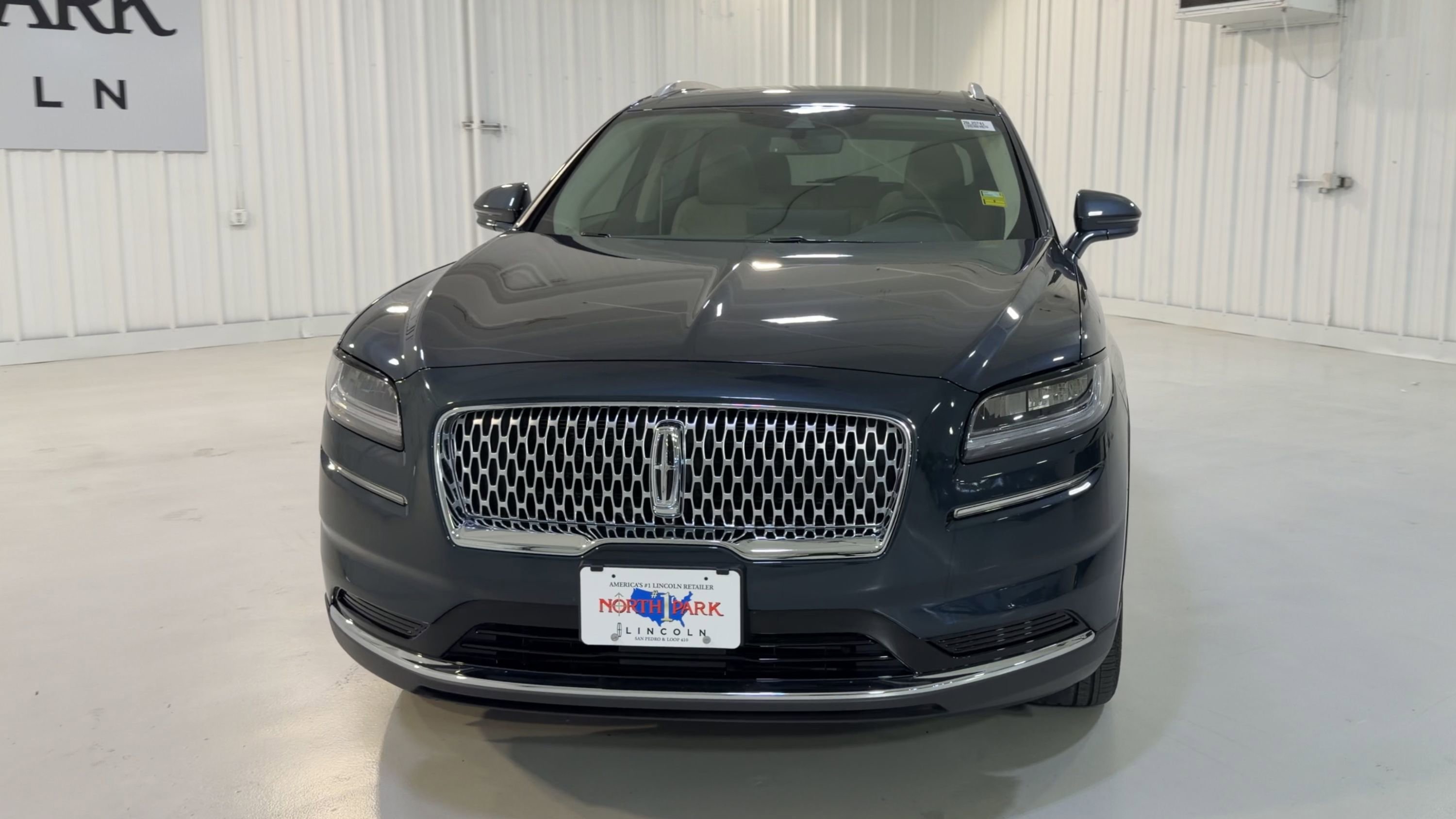 Used 2023 Lincoln Nautilus Reserve w/ Luxury Package AWD/4WD image 4