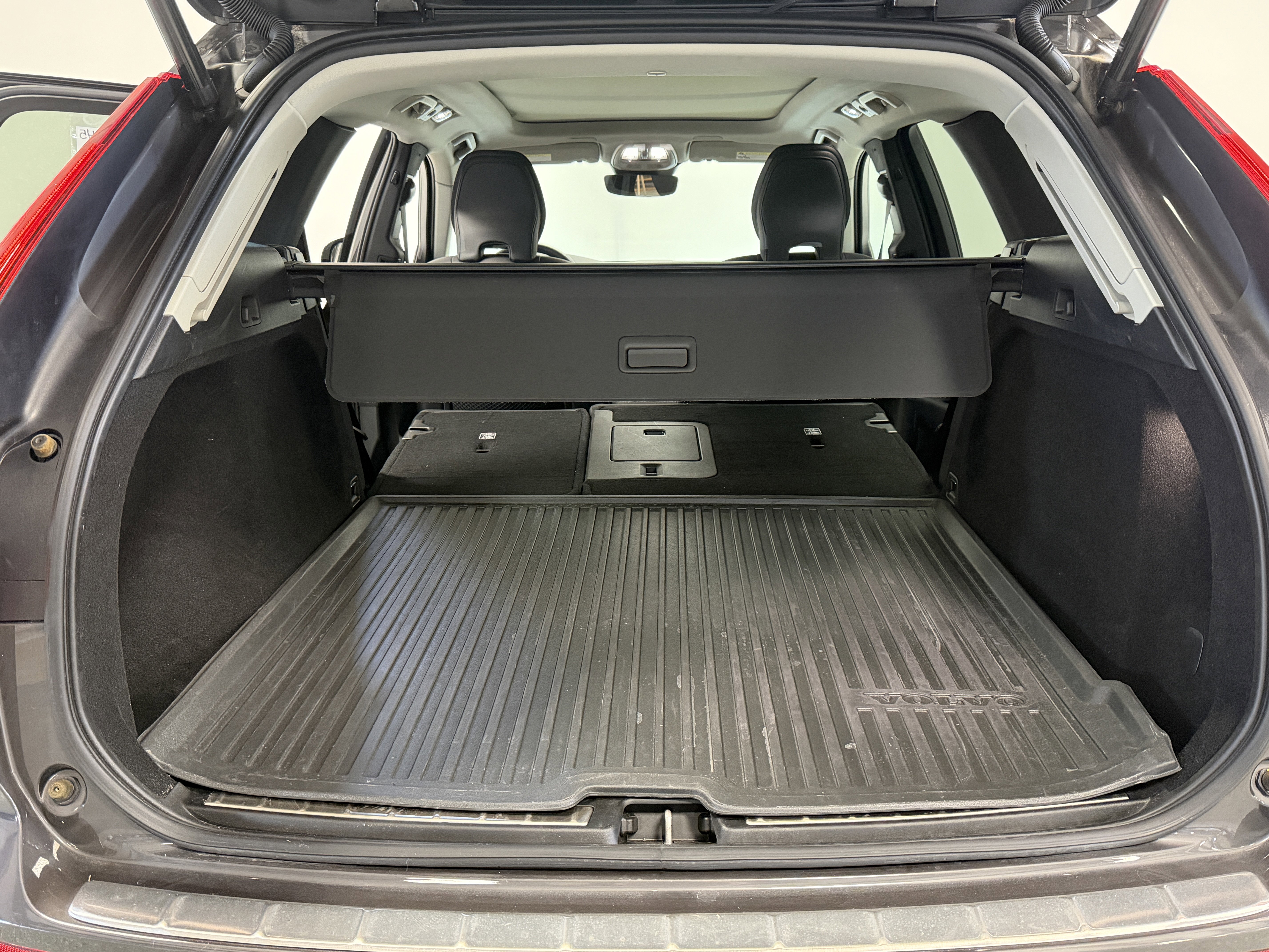 Used 2023 Volvo XC60 B5 Plus w/ Protection Package Premier image 28