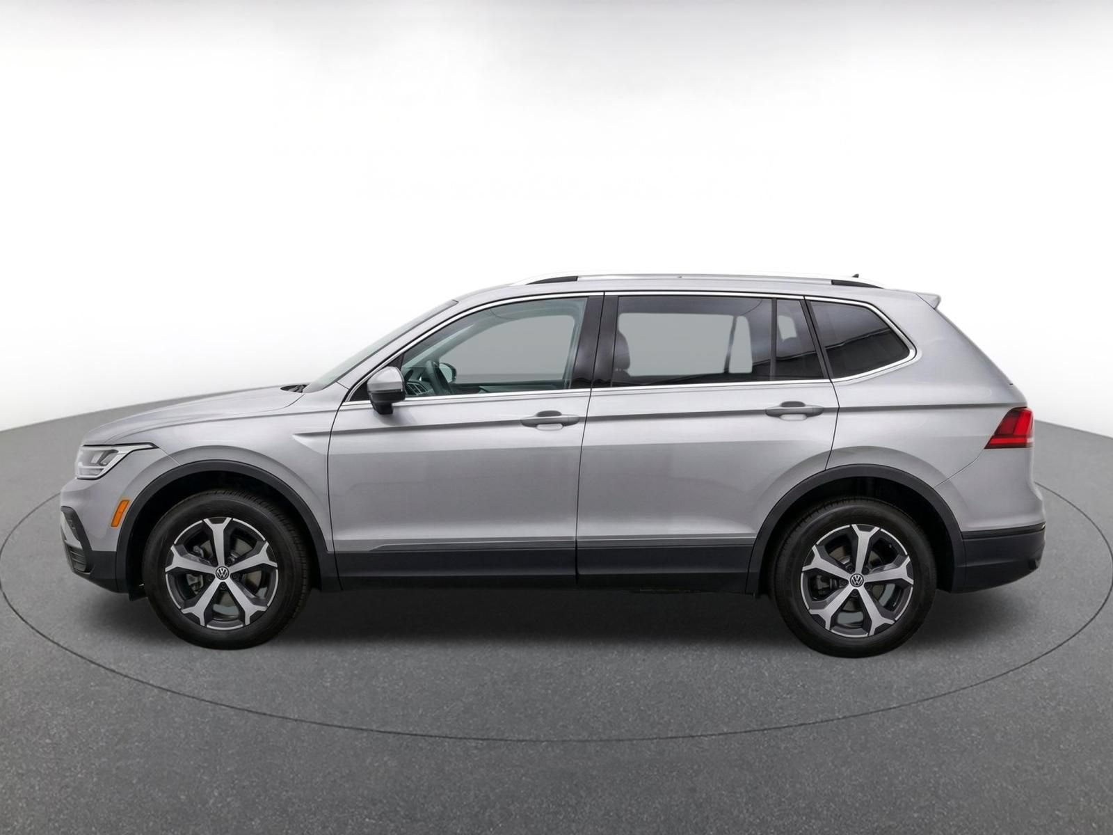 Used 2026 Volkswagen Tiguan SE FWD image 4
