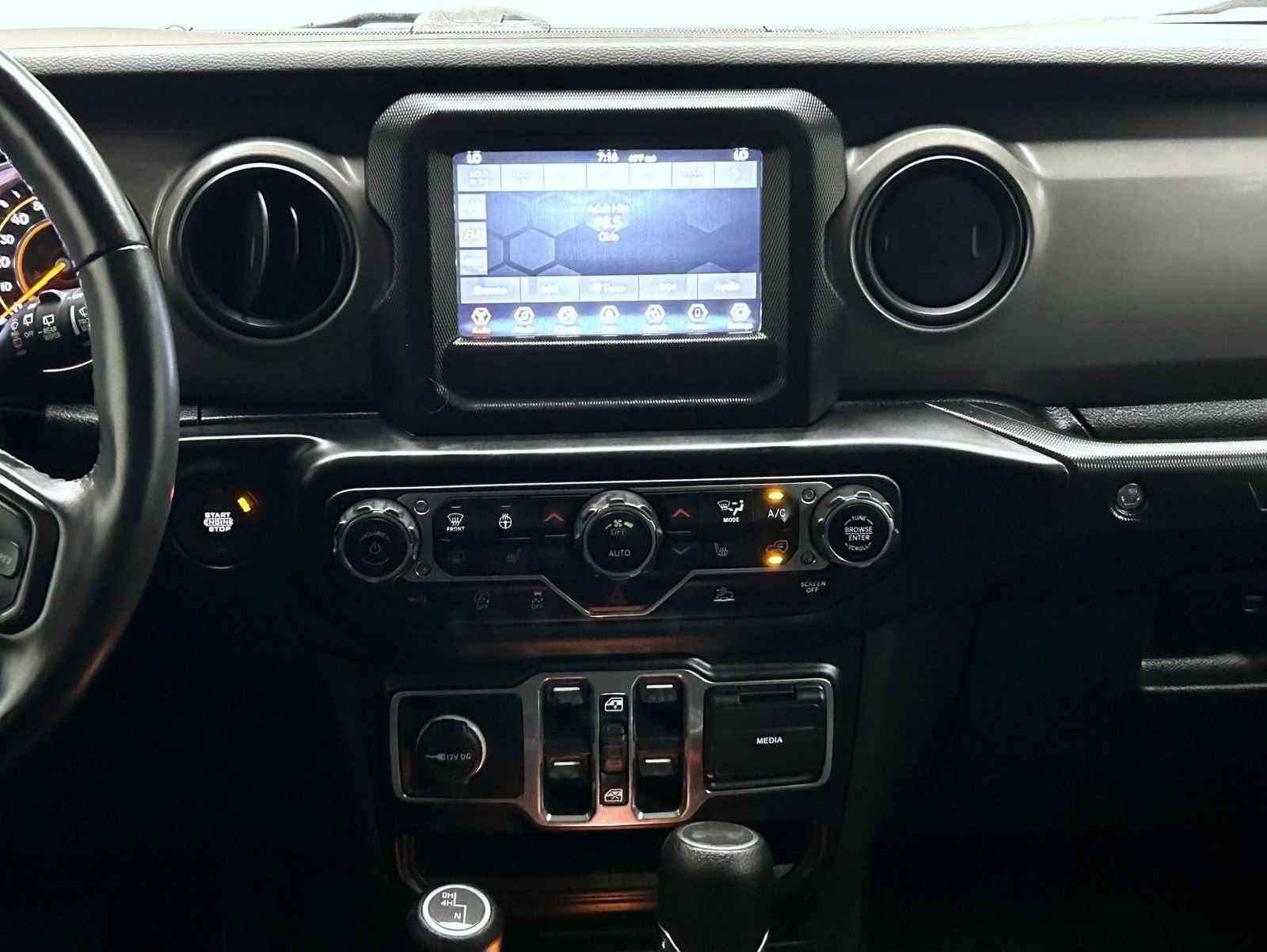 Used 2022 Jeep Wrangler Unlimited Sport AWD/4WD image 13