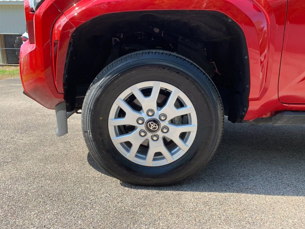 Used 2024 Toyota Tacoma SR5 AWD/4WD image 33