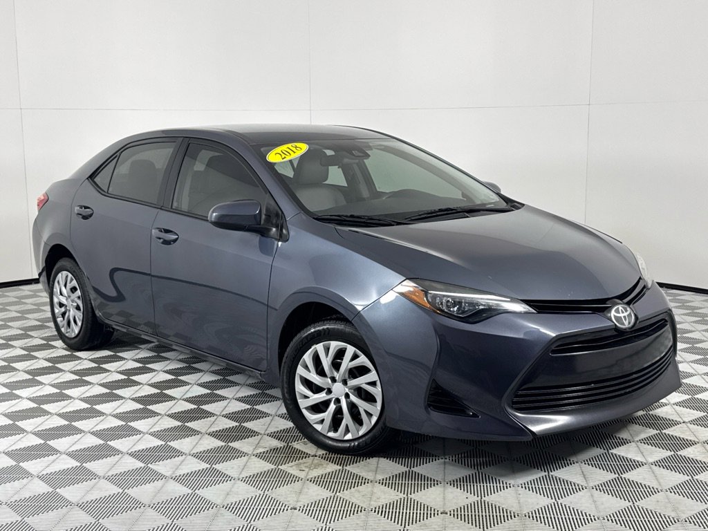 Used 2018 Toyota Corolla LE image 2