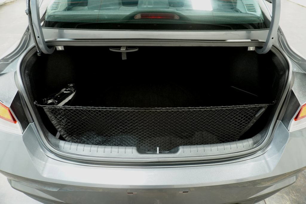 Used 2023 Hyundai Elantra SEL w/ Preferred Accessory Package FWD image 6