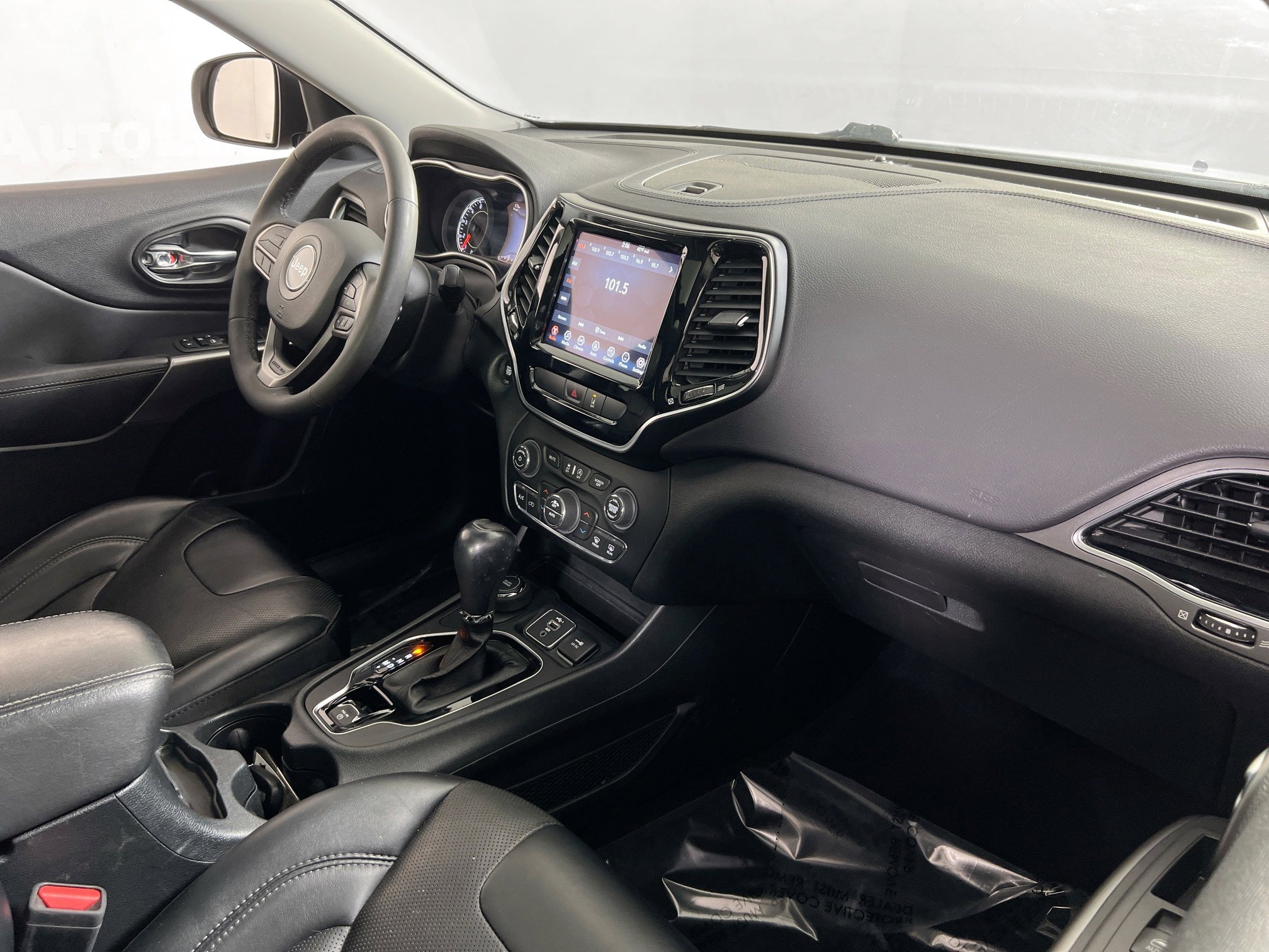 Used 2022 Jeep Cherokee Limited image 28