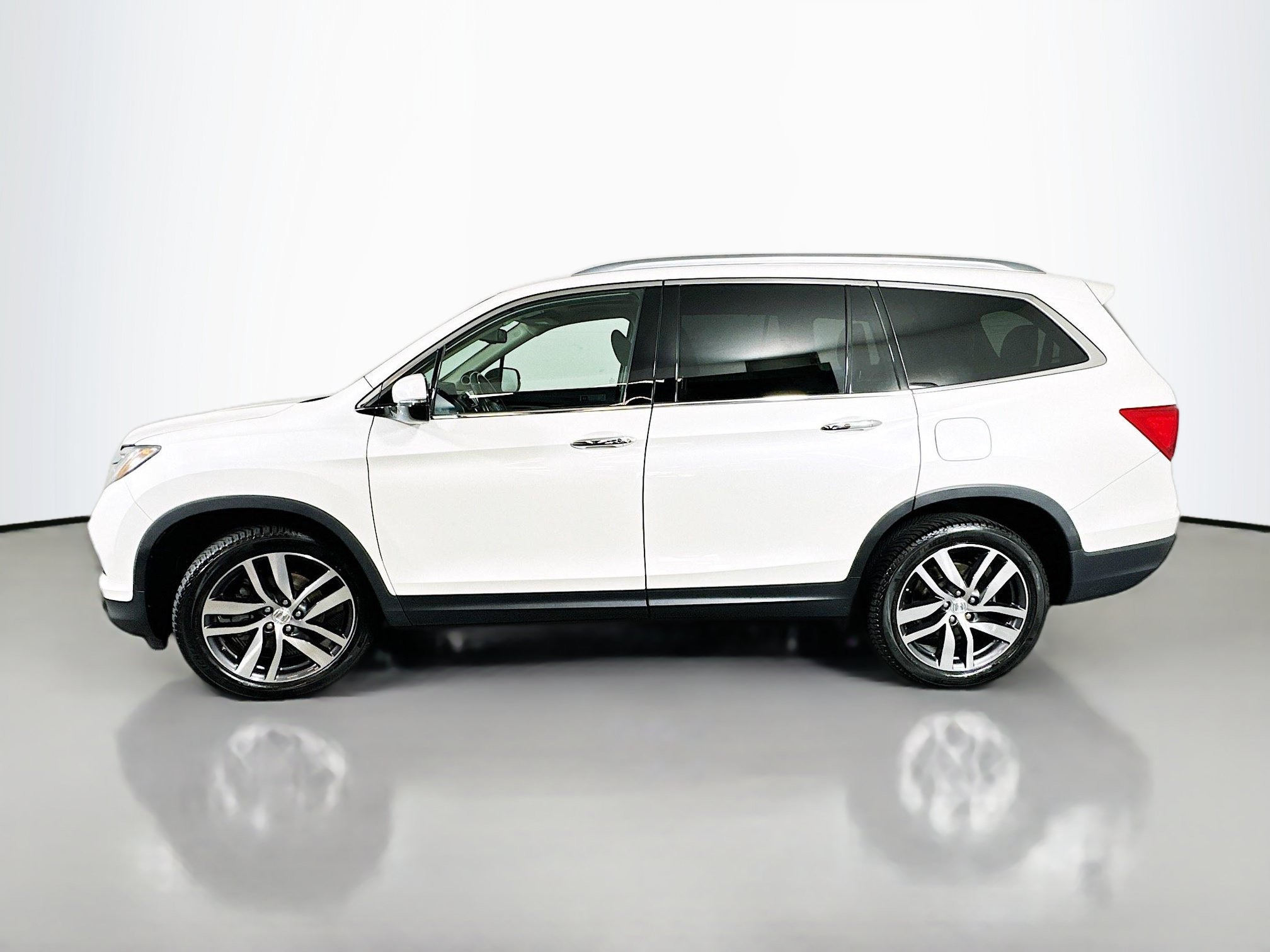 Used 2016 Honda Pilot Elite image 4