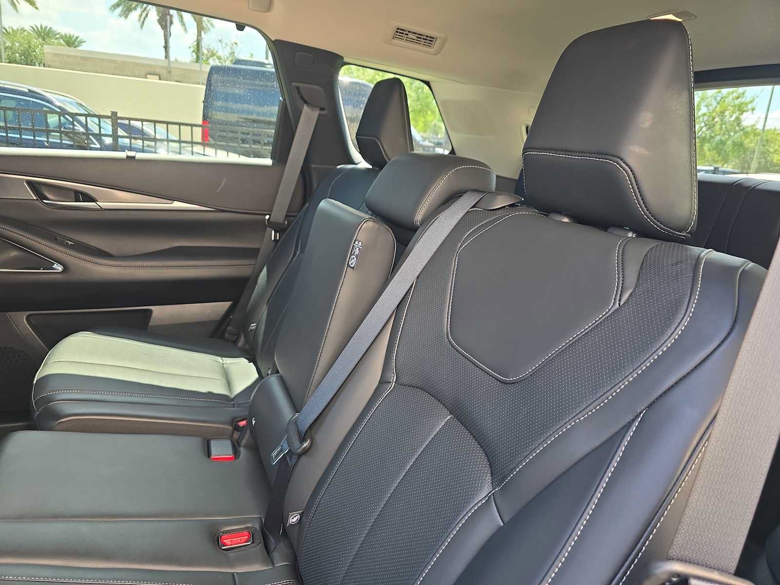 Used 2025 INFINITI QX60 Luxe FWD image 12
