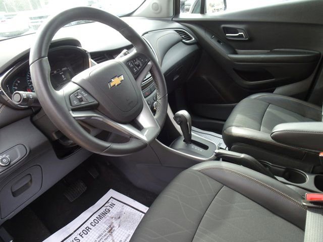 Certified 2022 Chevrolet Trax LT w/ LT Convenience Package image 11