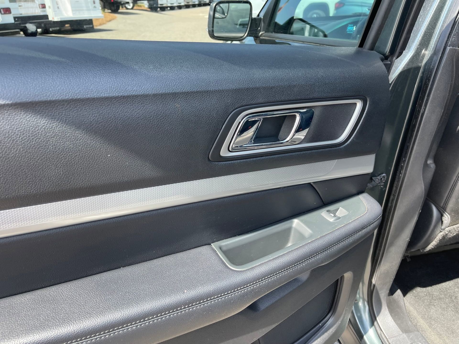 Used 2016 Ford Explorer XLT w/ Equipment Group 202A FWD image 21
