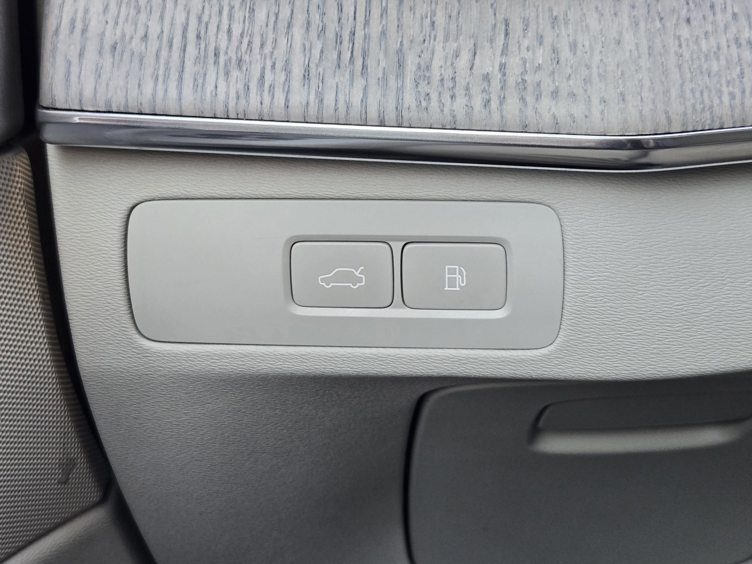 Used 2023 Volvo XC90 T8 Core w/ Protection Package Premier image 24