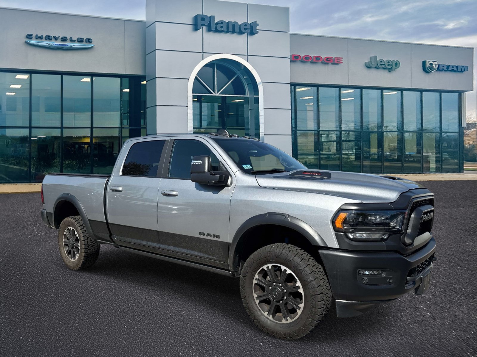 Used 2024 RAM 2500 4x4 Crew Cab image 1