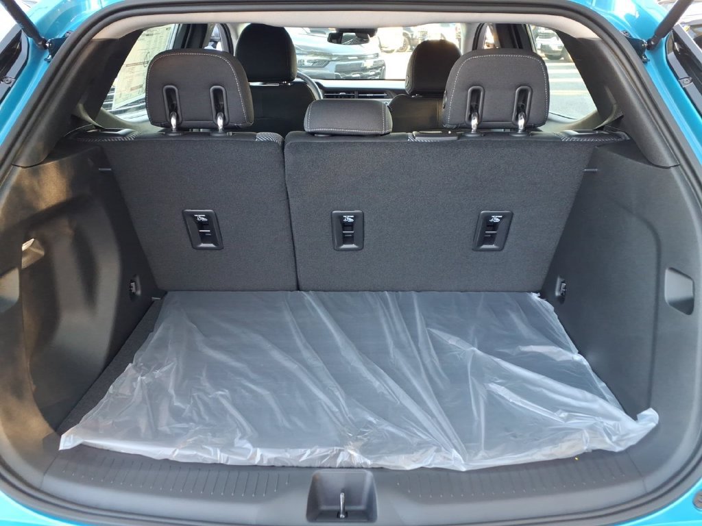 New 2027 Chevrolet Bolt LT w/ Comfort Package FWD image 16