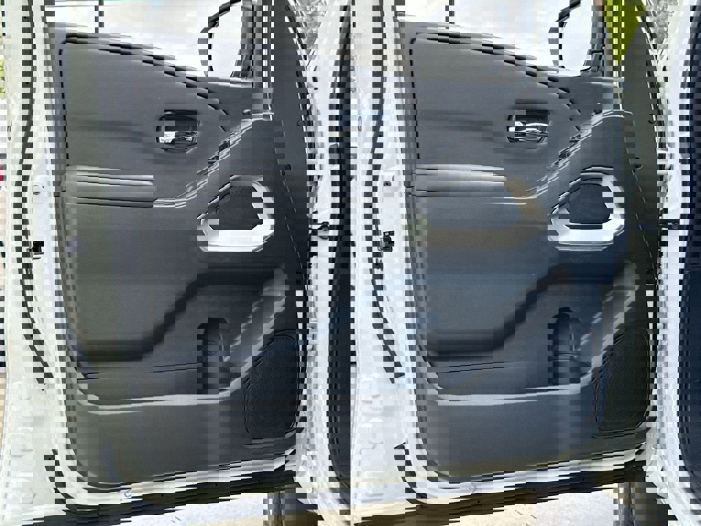 Used 2024 Nissan Frontier SV w/ SV Convenience Package image 12