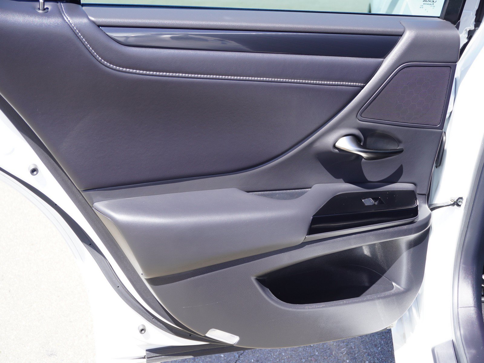Used 2024 Lexus ES 350 FWD image 11