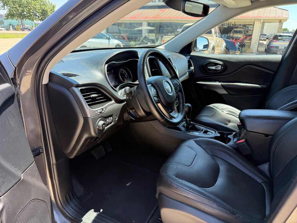 Used 2021 Jeep Cherokee Latitude Lux w/ Sun & Sound Group FWD image 14