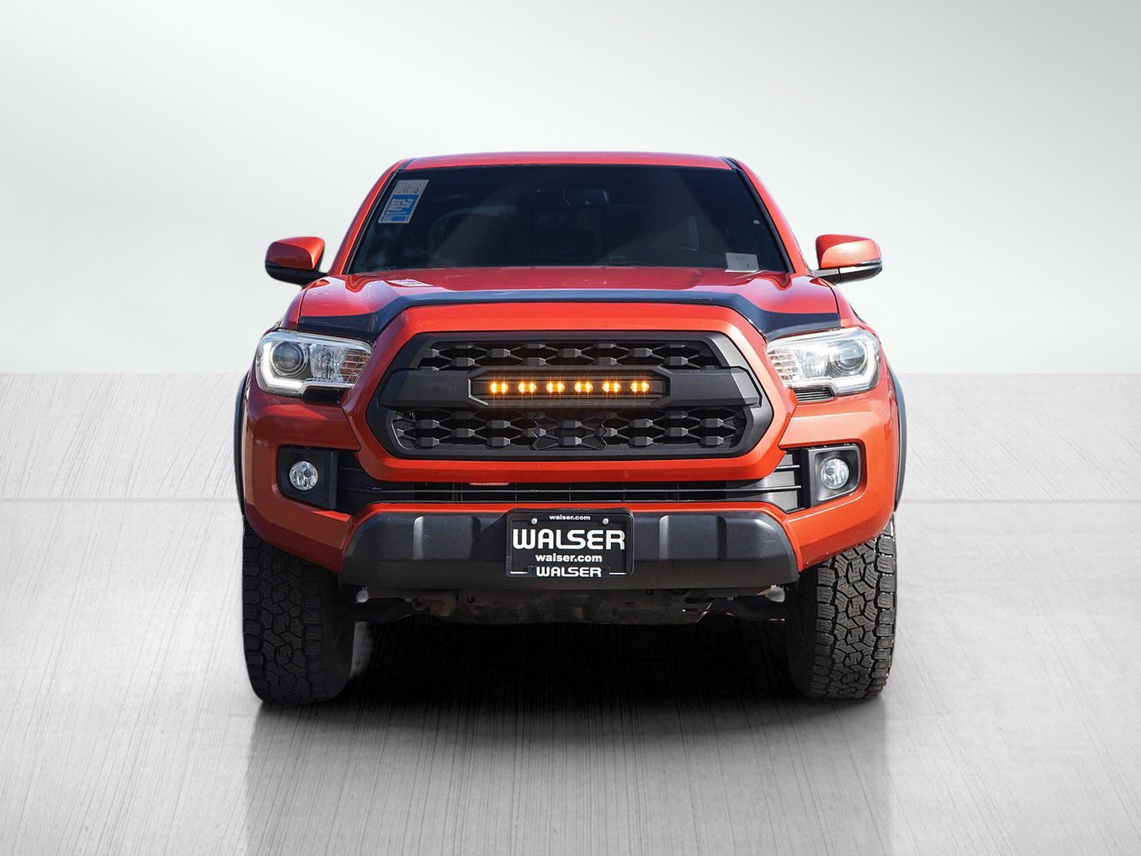 Used 2018 Toyota Tacoma TRD Off-Road w/ Technology Package AWD/4WD image 8