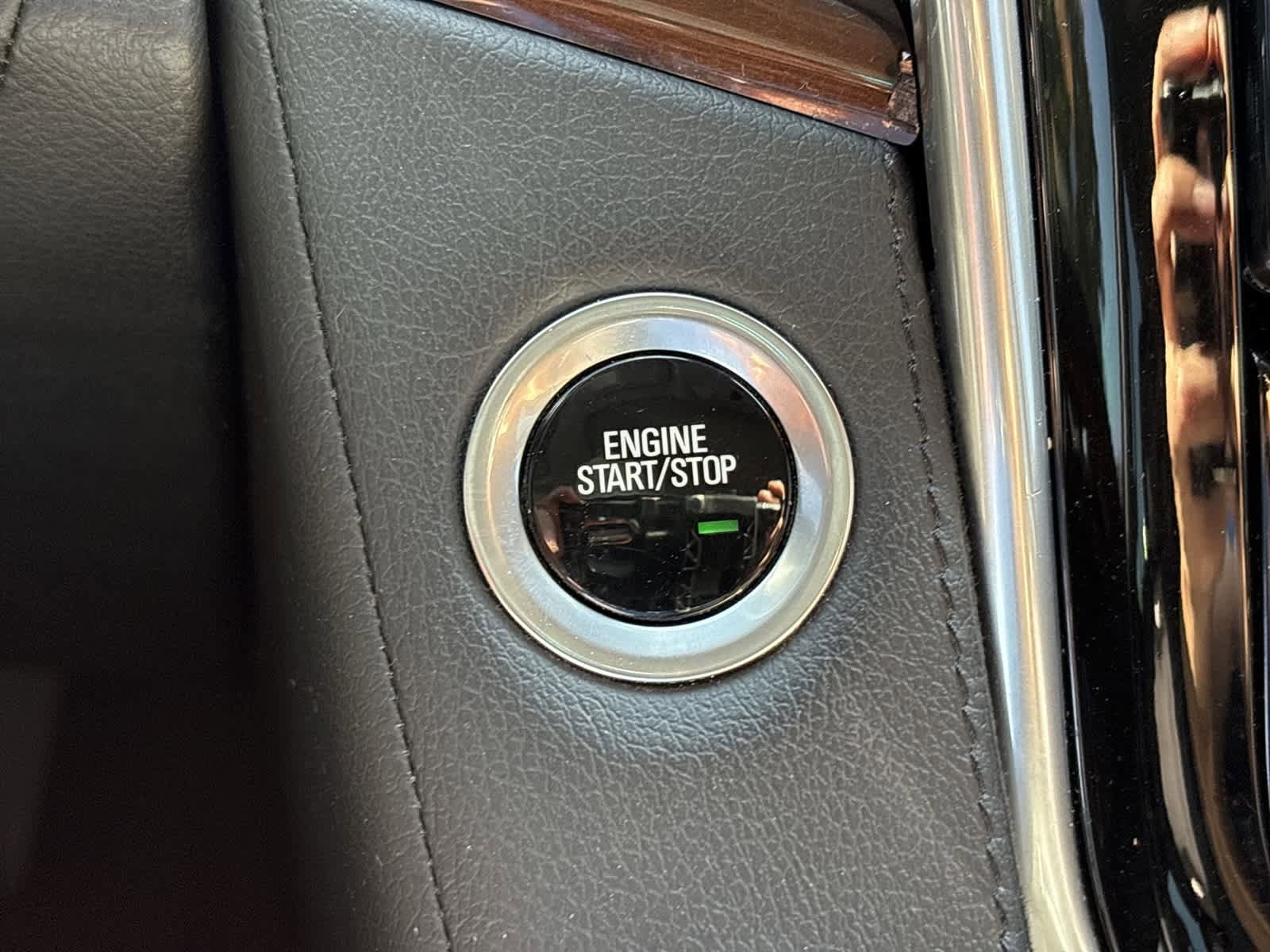 Used 2020 Cadillac Escalade Luxury w/ LPO, Radiant Package AWD/4WD image 17