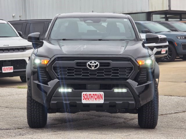 Used 2024 Toyota Tacoma TRD Off-Road AWD/4WD image 2