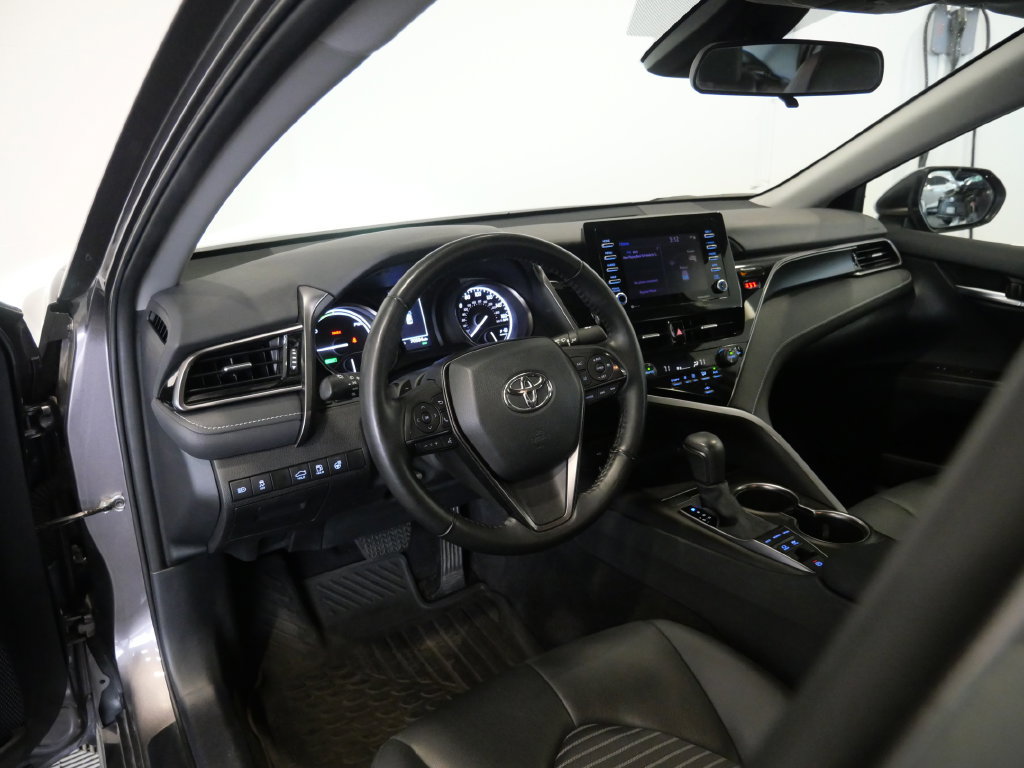 Used 2023 Toyota Camry SE w/ Cold Weather Package FWD image 13