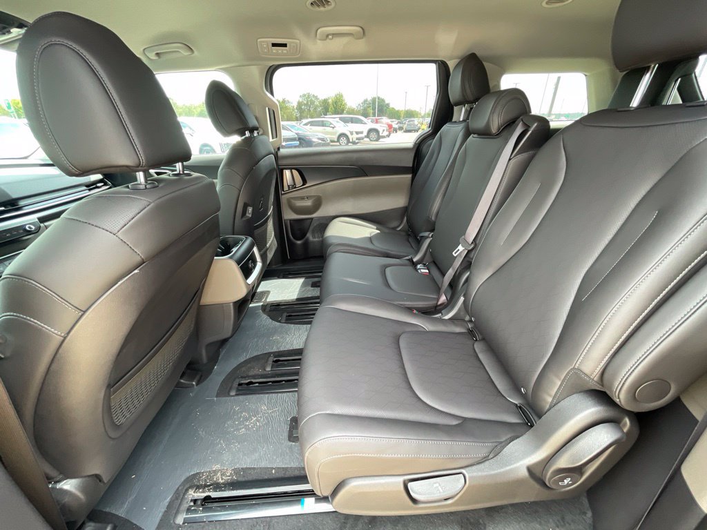 New 2027 Kia Carnival FWD image 22