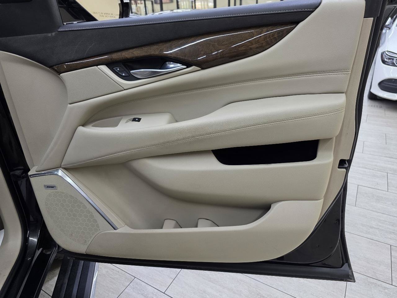 Used 2018 Cadillac Escalade Premium Luxury AWD/4WD image 41