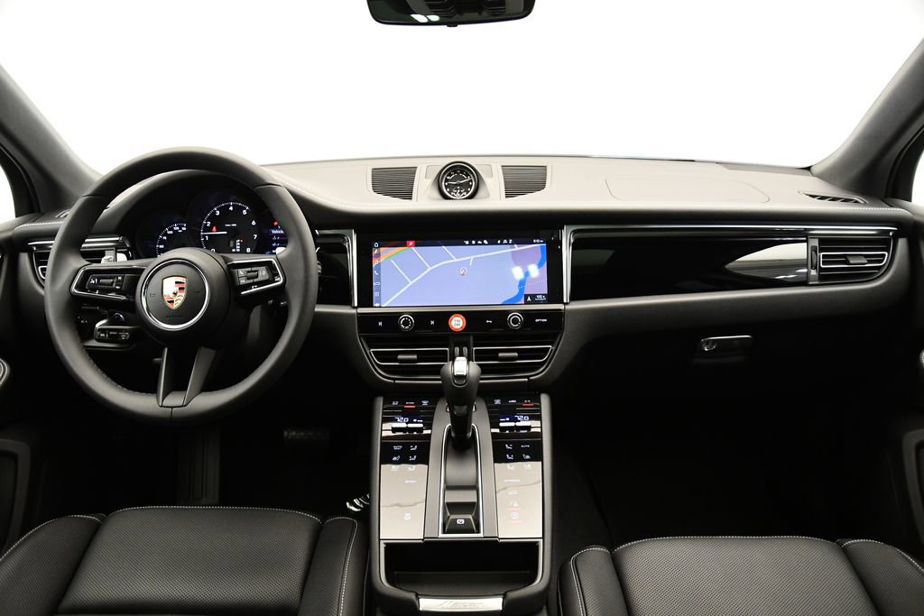 Certified 2025 Porsche Macan image 23
