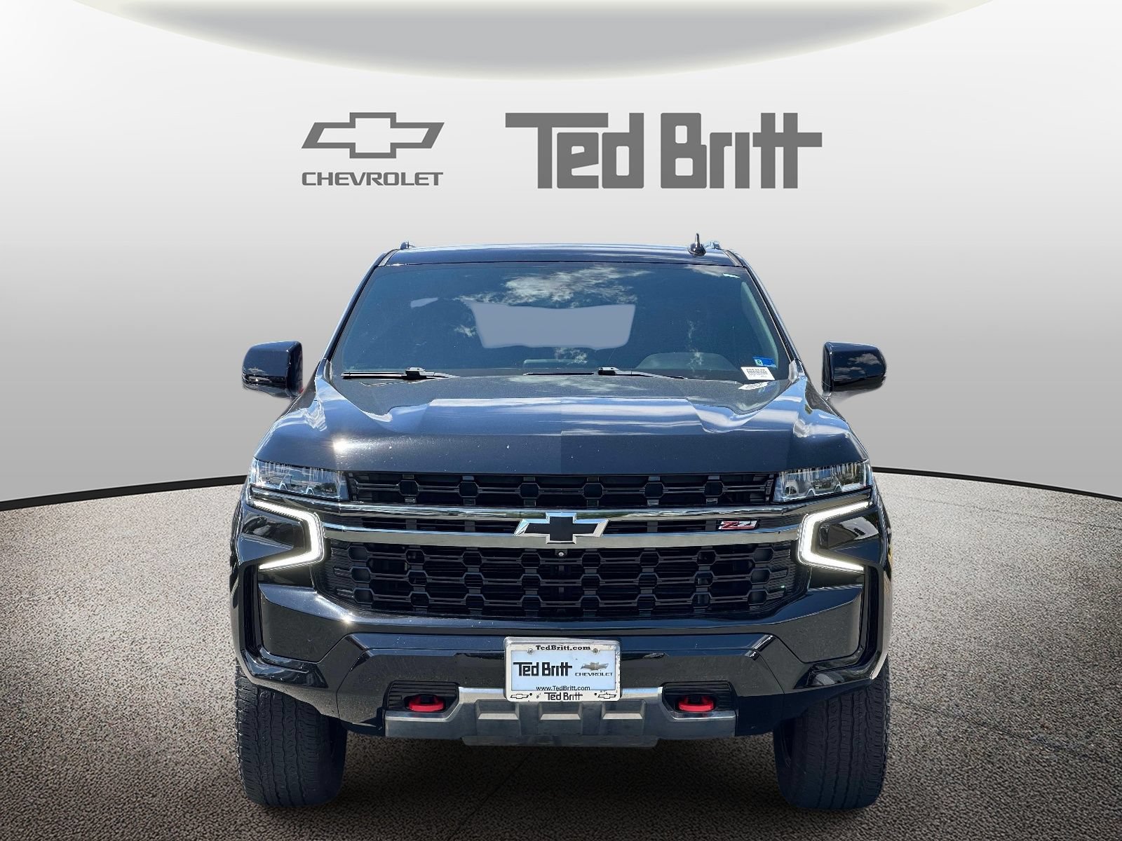 Used 2022 Chevrolet Tahoe Z71 w/ Luxury Package AWD/4WD image 2