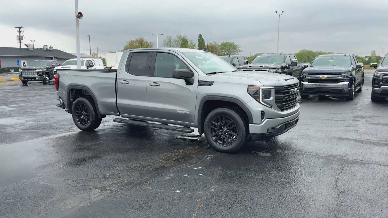 Used 2023 GMC Sierra 1500 Elevation AWD/4WD image 2