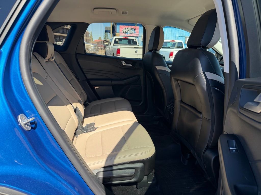 Used 2022 Ford Escape SEL w/ Technology Package AWD/4WD image 17