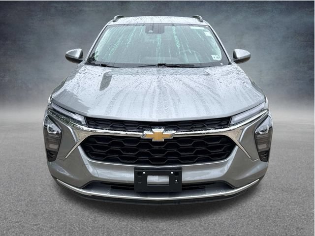Used 2025 Chevrolet Trax LT w/ LT Convenience Package FWD image 2