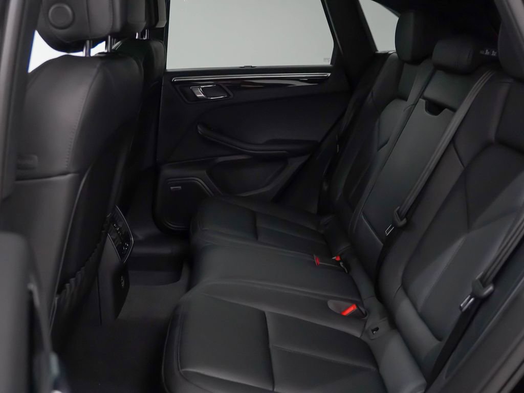 Used 2026 Porsche Macan AWD/4WD image 40