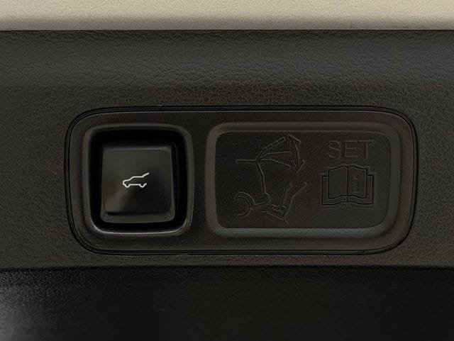 Used 2019 Ford Expedition Limited w/ Equipment Group 301A RWD image 31