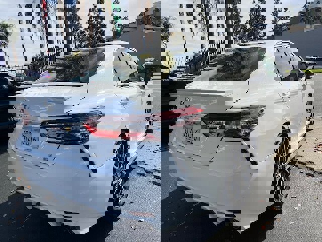 Used 2021 Toyota Camry SE image 9