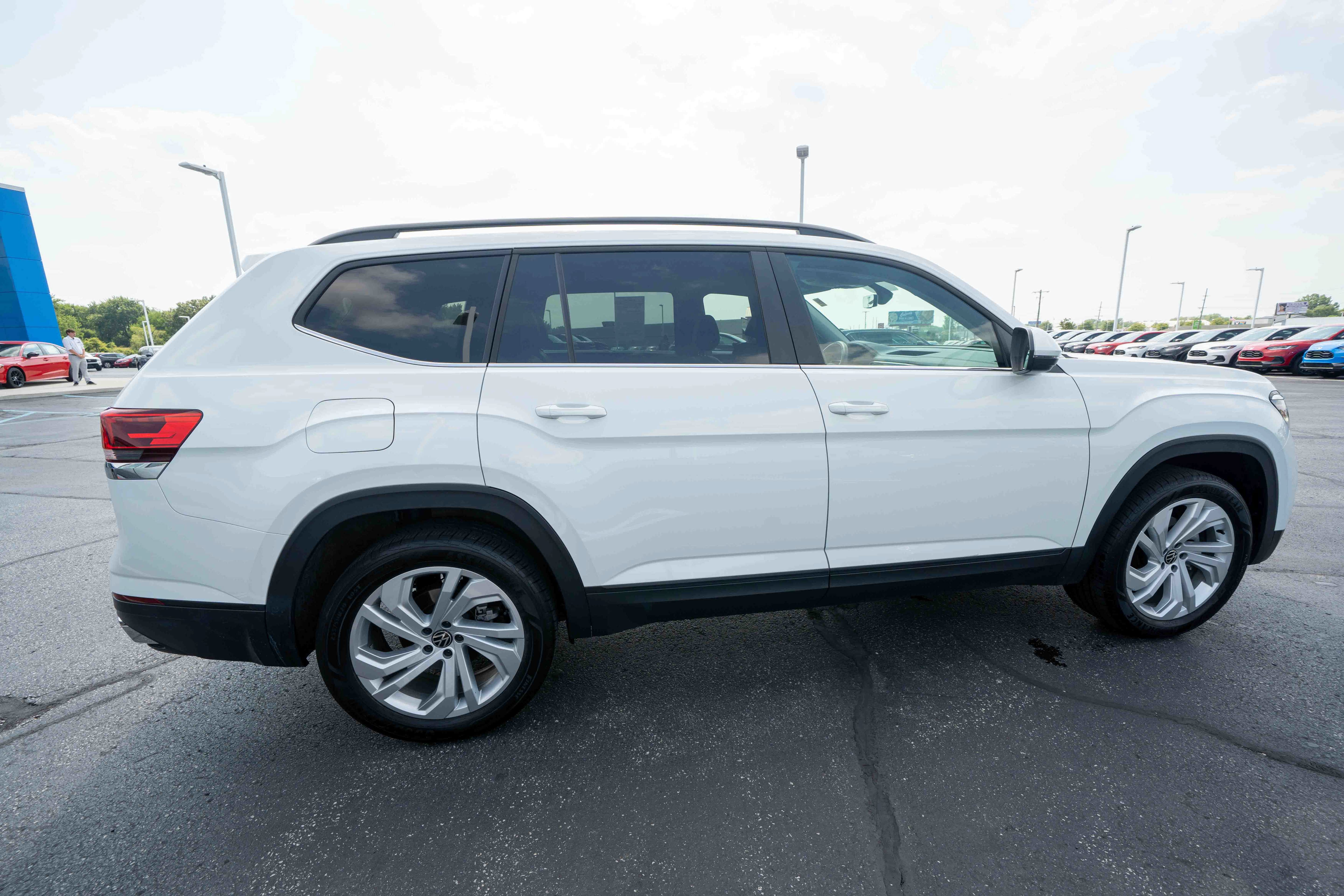 Used 2023 Volkswagen Atlas SE w/ Panoramic Sunroof Package AWD/4WD image 6