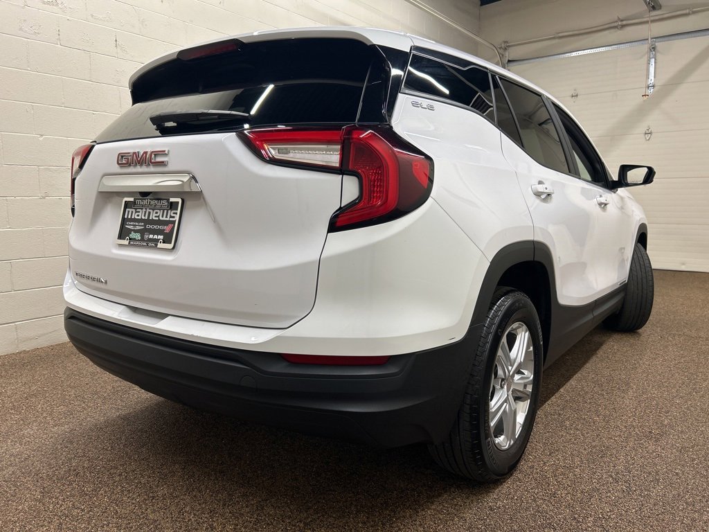 Used 2024 GMC Terrain SLE image 2