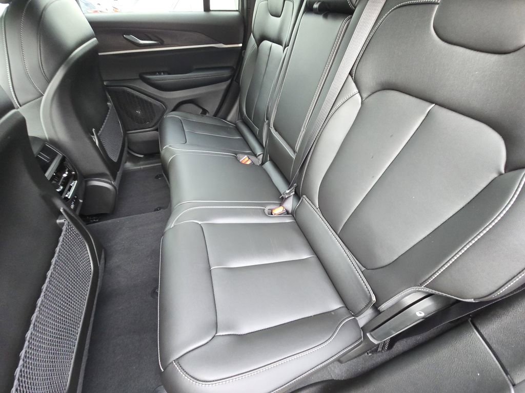 New 2025 Jeep Grand Cherokee Limited w/ Black Appearance Package image 15