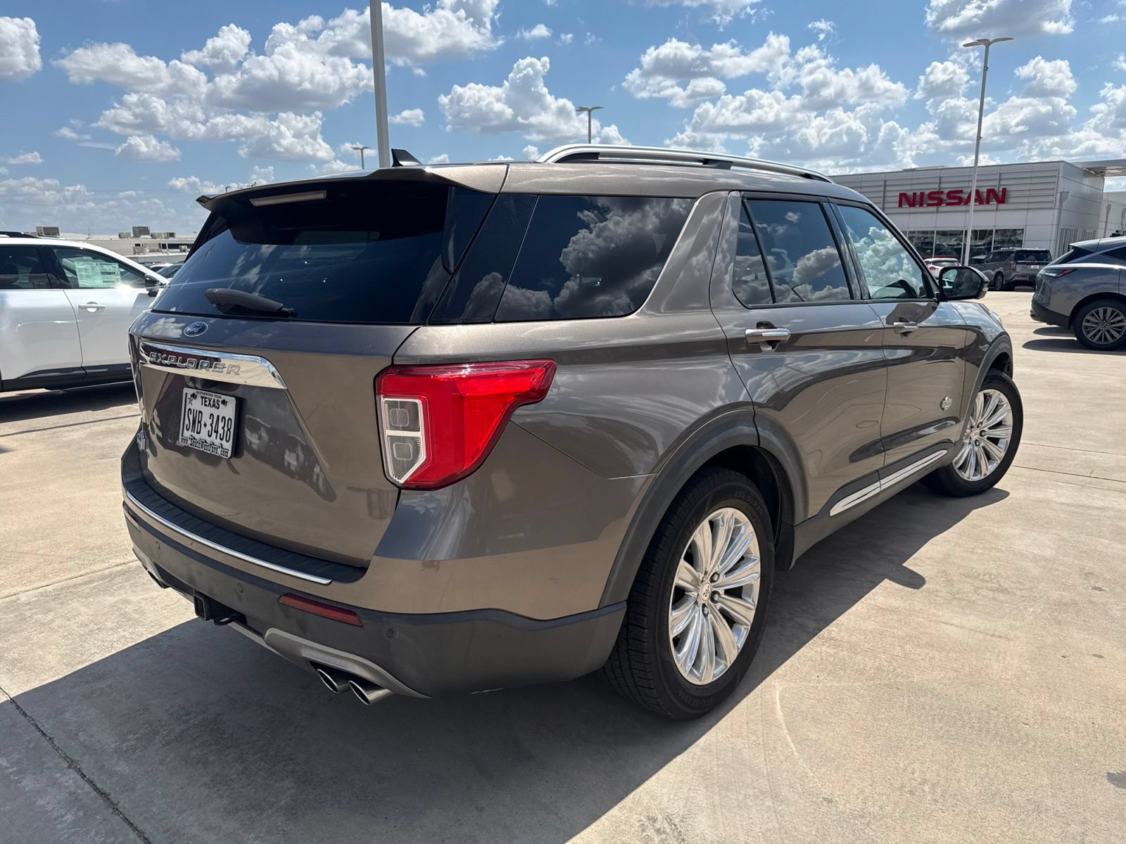 Used 2021 Ford Explorer King Ranch w/ Premium Technology Package RWD image 5