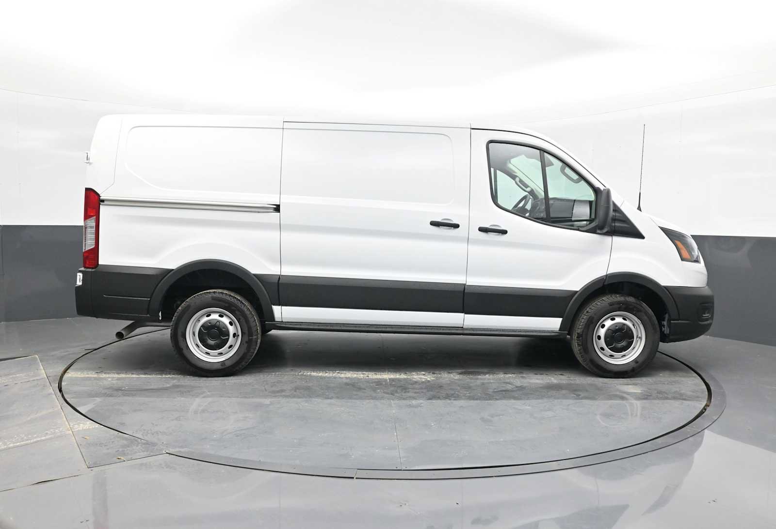 New 2024 Ford Transit 250 148 Medium Roof RWD image 10