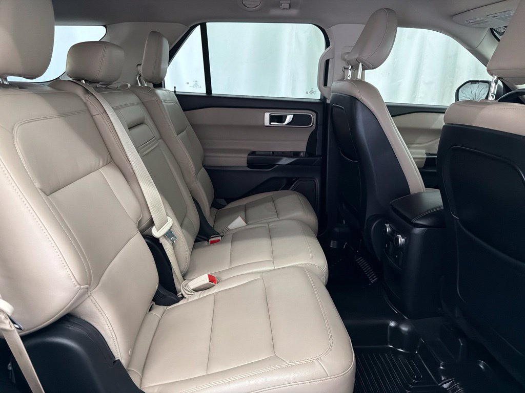 Used 2020 Ford Explorer XLT w/ Equipment Group 202A AWD/4WD image 25